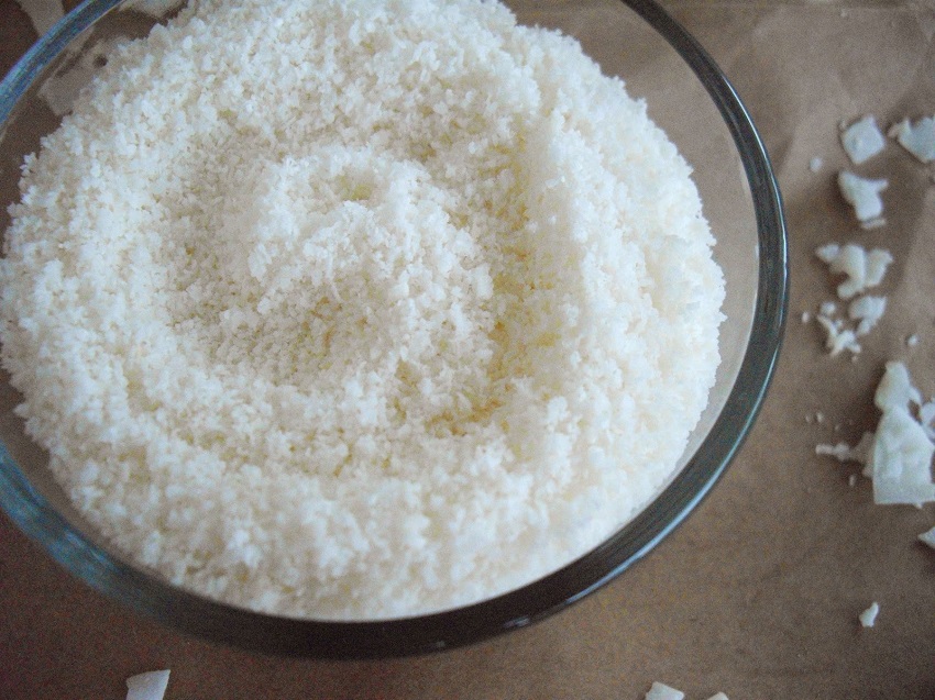 Properties of coconut flour (and how to make it yourself)
