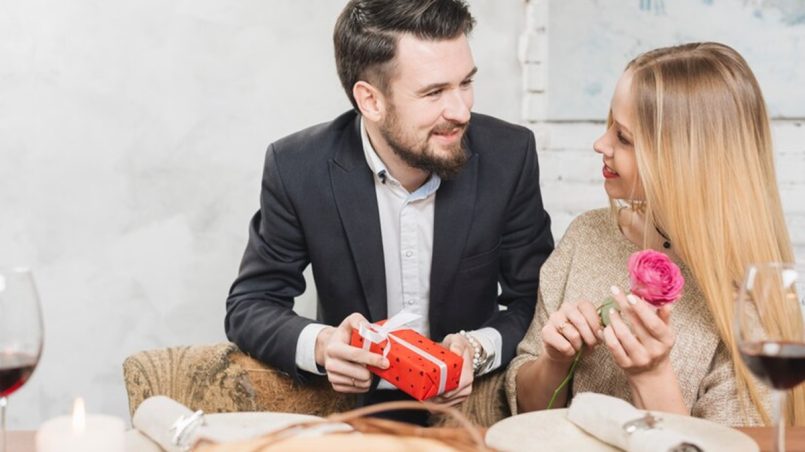 the etiquette surrounding wedding gifts
